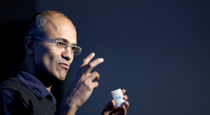 Microsoft nears CEO choice, mulls Gates role