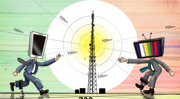 War brewing over 700 MHz