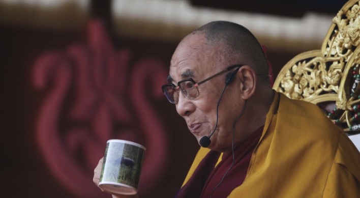 Ignoring China's protest, Obama hosts Dalai Lama
