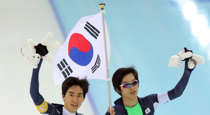 Korea wins silver in men's team pursuit speed skating