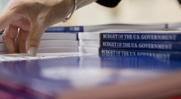 Obama budget focuses on boosting economy