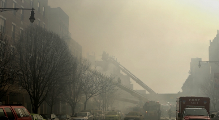 2 NYC buildings collapse in explosion, 2 dead