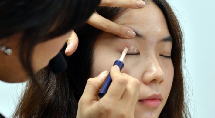 Teen makeup: No longer taboo in Korea