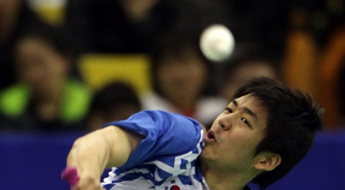 Badminton star Lee reinstated