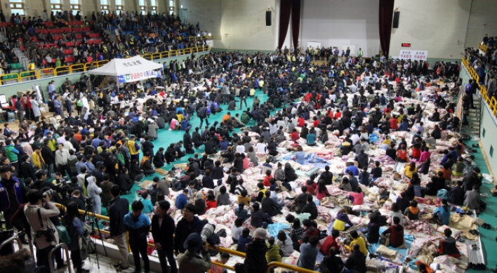 [Ferry Disaster] Families of victims lambaste government, rescue staff