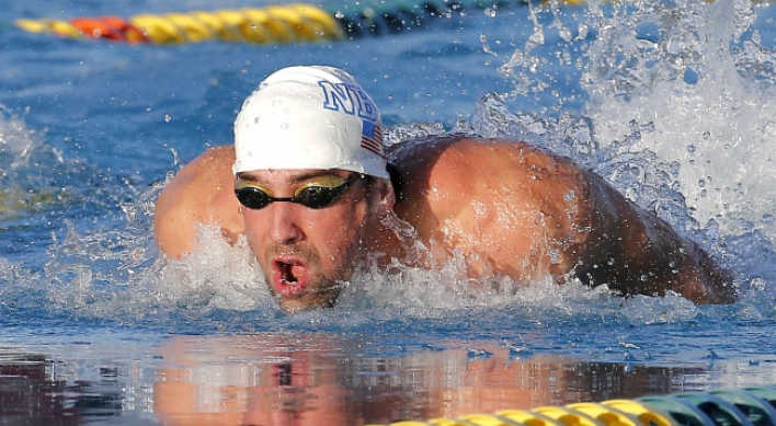 Phelps loses to Lochte in comeback meet