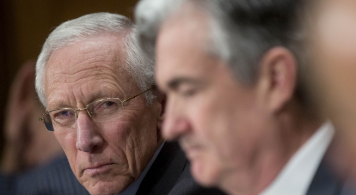 Fischer gains support of Senate panel for Fed vice chairman