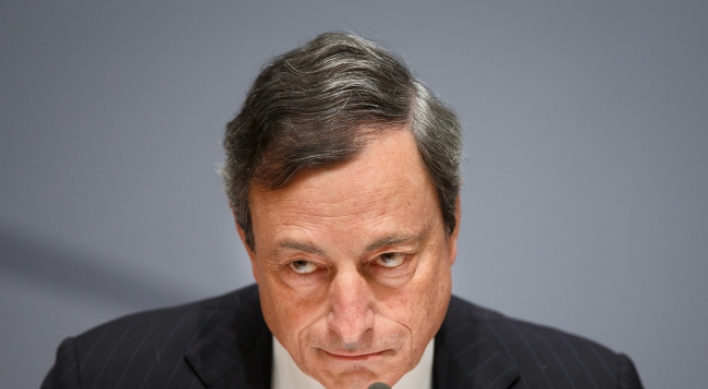 Draghi drives ECB toward stimulus even as GDP grows