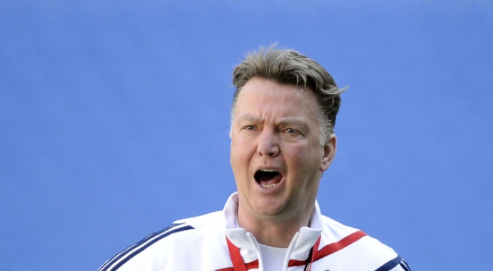 United hires van Gaal as manager