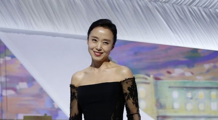 Dress styles of Korean actresses heat Cannes