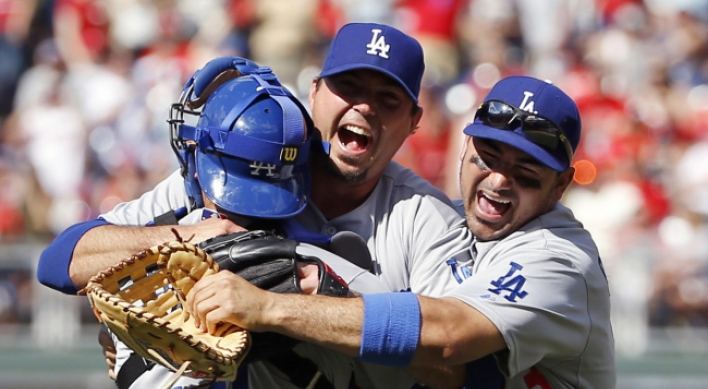 Beckett pitches no-hitter