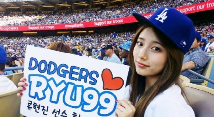 Miss A’s Suzy cheers for LA Dodgers’ Ryu Hyun-jin