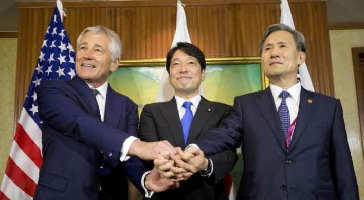S. Korea, U.S., Japan push for intelligence-sharing pact
