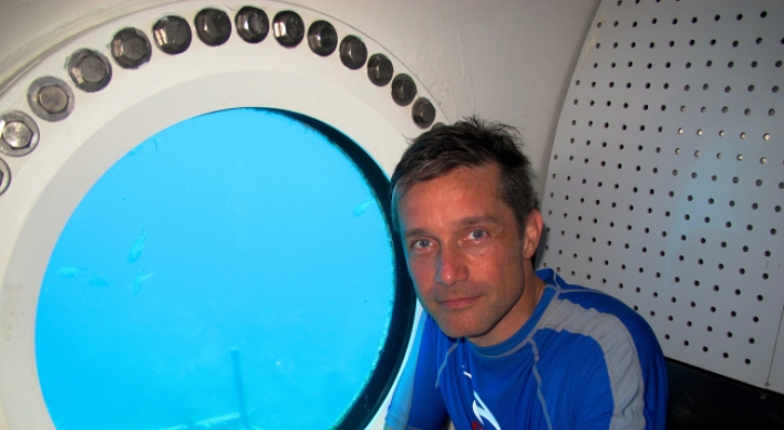 Cousteau plans 31-day underwater mission