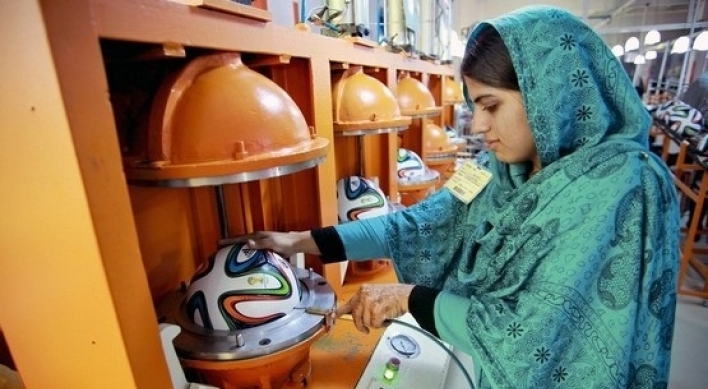 Pakistan to produce Adidas Brazuca balls for World Cup
