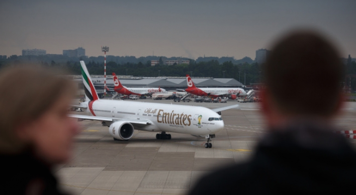 Emirates Airlines officials visit ministry over regulations