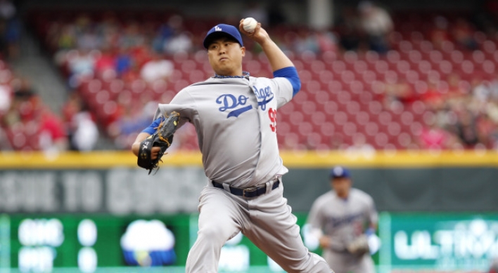 Reds stymie Ryu, Dodgers