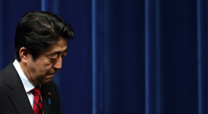 Abe fails to shake firms’ addiction to cash