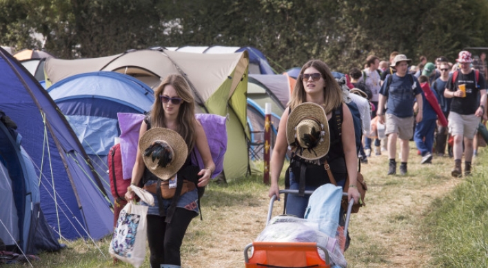 Sun as Glastonbury gates open but mud likely later