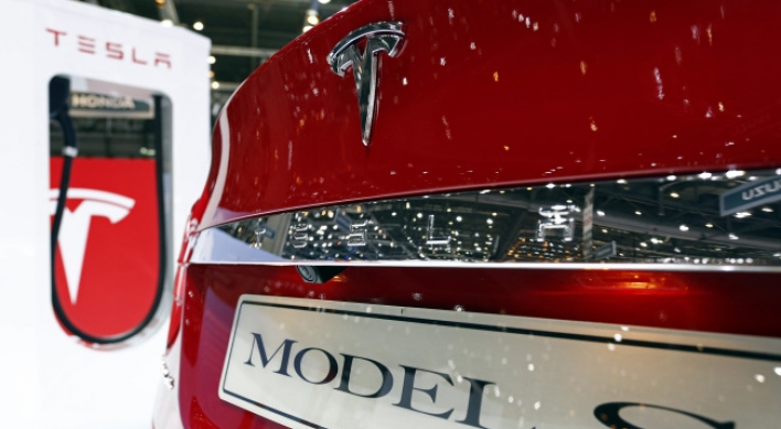 Tesla eager to study stolen Model S split in fiery crash