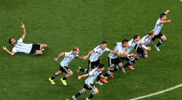 Argentina faces Germany in final