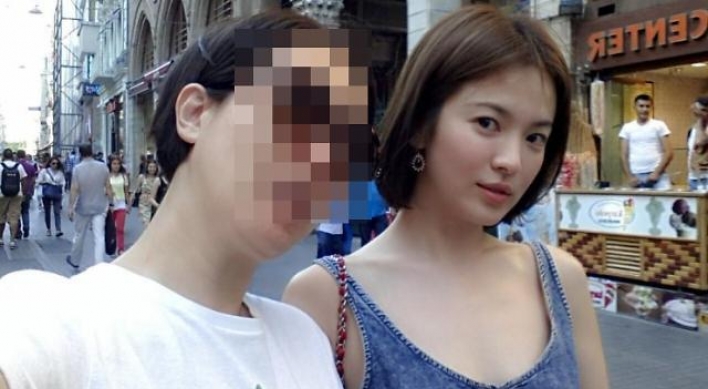 Actress Song Hye-kyo spotted traveling in Turkey