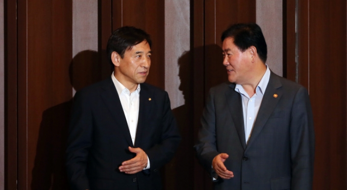 Finance minister, BOK chief agree on growth drive