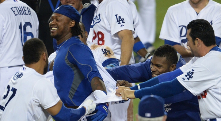 Ramirez’s shot in 12th lifts Dodgers