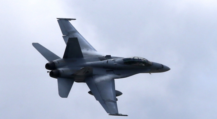 US aircraft strike Islamic State artillery in Iraq: Pentagon
