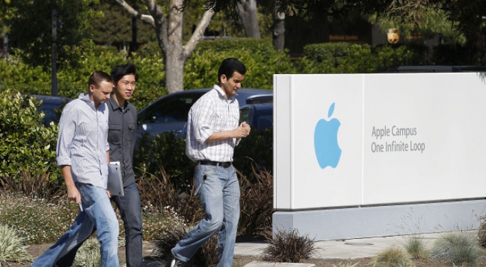 Apple’s jobs held mostly by white, Asian men