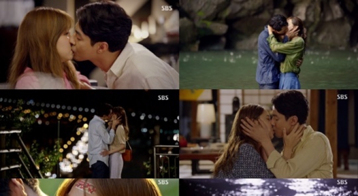 Photos of kiss scenes in  ‘It’s Ok, That’s Love’ revealed
