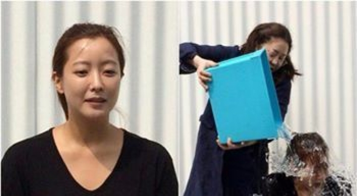 김희선, 아이스버킷챌린지 동참…고현정이 얼음물 도우미로 나서 ‘폭소’