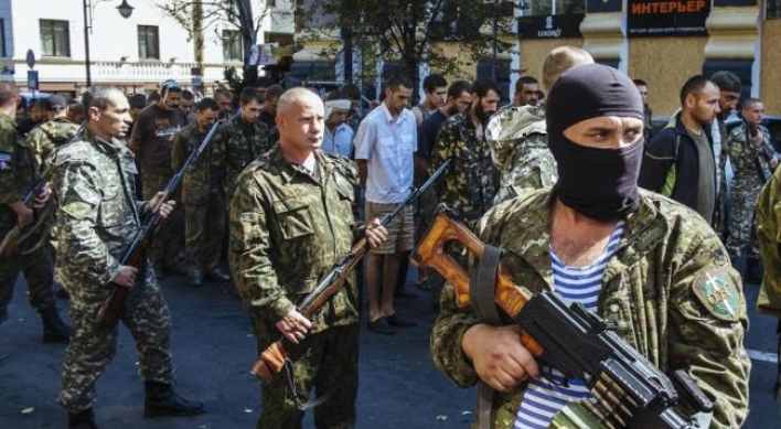 Rebels parade captured soldiers as Kiev marks independence day