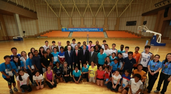 Korean Air supports U.N. sports leadership program