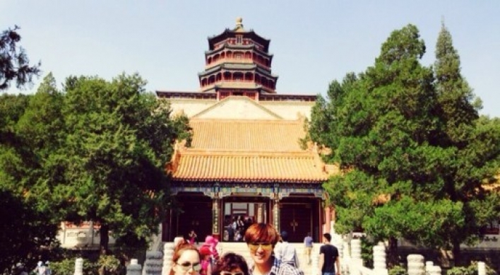 Chaerim visits Summer Palace with Gao Ziqi’s mother
