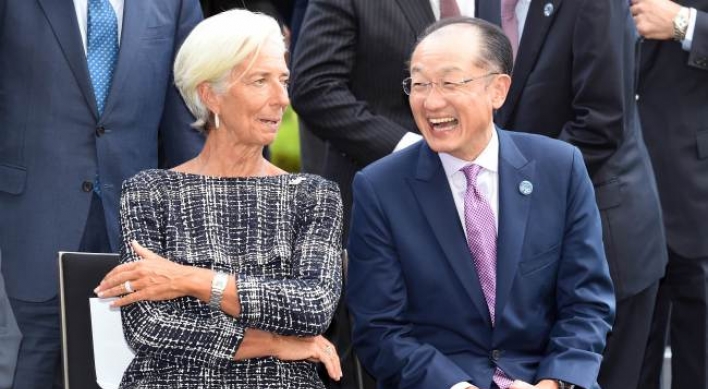 G20 vows to breathe new life into world economy
