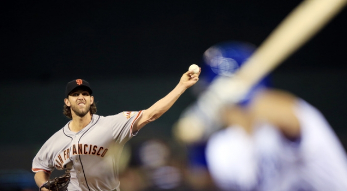 Giants stomp Royals