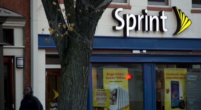 Sprint to cut 2,000 jobs after hefty loss