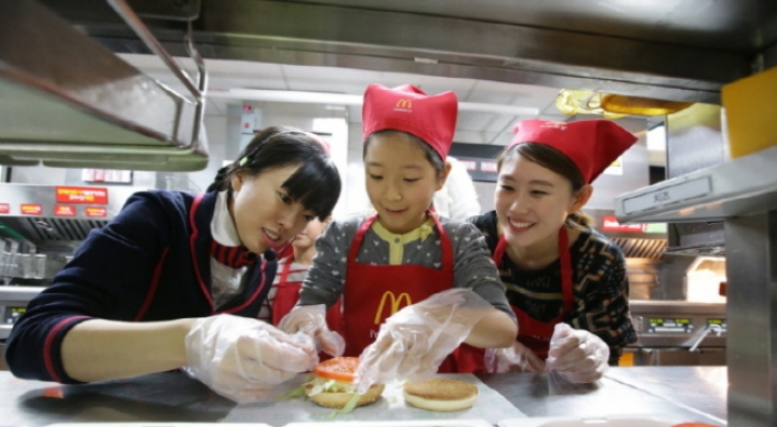 McDonald’s Korea opens up kitchen