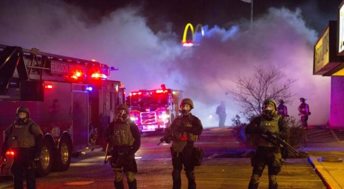 Riot after US jury fails to indict Ferguson policeman