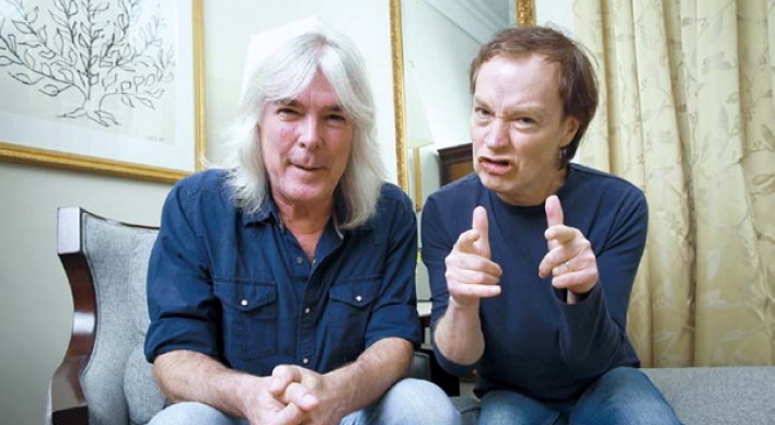 Ignoring woes, AC/DC sticks to rock formula
