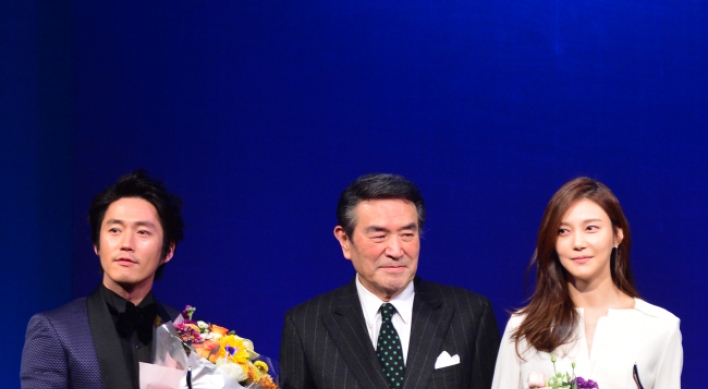 Jang Hyuk, Cha Ye-ryun named best dressed at Herald Donga awards