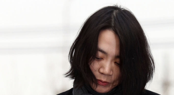 Former Korean Air VP asks for forgiveness over 'nut rage'
