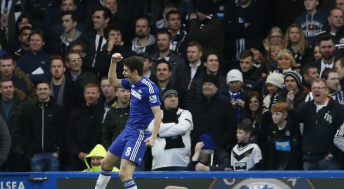 Chelsea moves 2 points clear of City at top of EPL