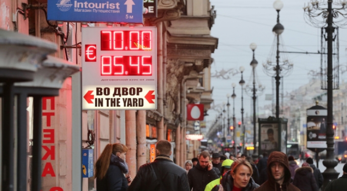 Moody’s cuts Russia debt rating one notch