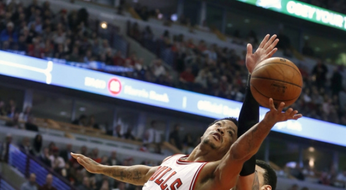 Rose scores 22, struggling Bulls beat Spurs