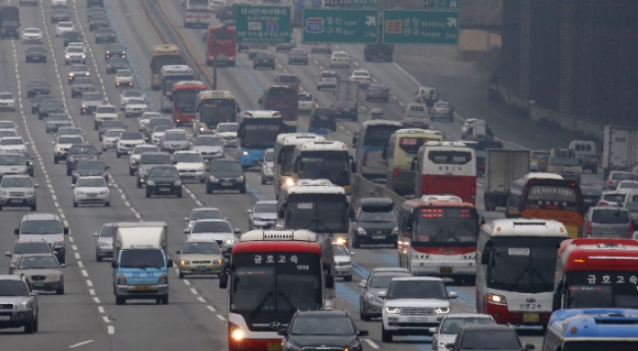 Highways congested on Lunar New Year holiday