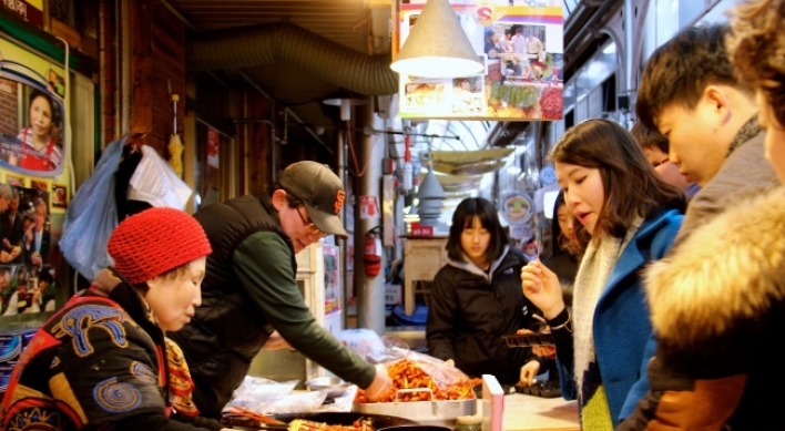 [Markets & Merchants] Tongin Market reinvents itself with old-fashioned street food