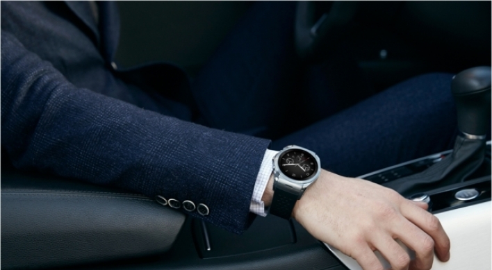 LG takes on Samsung, Apple with new smart watch