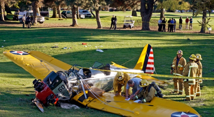 Harrison Ford survives crash-landing on golf course